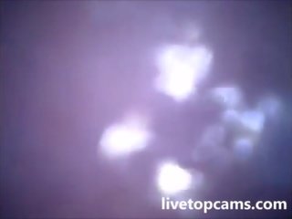 Jeune femme smuc filmé à partir de dedans une vagin à livetopcams pt1