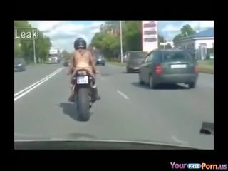 裸體 上 motorcycle