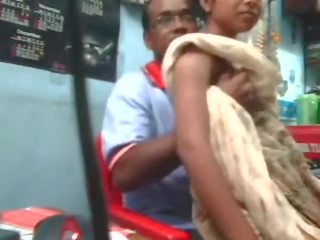 Indiškas desi jaunas moteris pakliuvom iki neighbour dėdė vidus parduotuvė