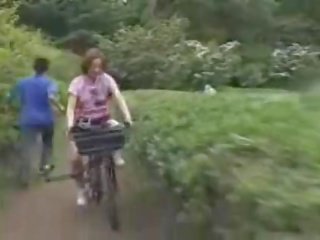 日本語 孩兒 masturbated 而 騎術 一 specially modified 臟 夾 bike!